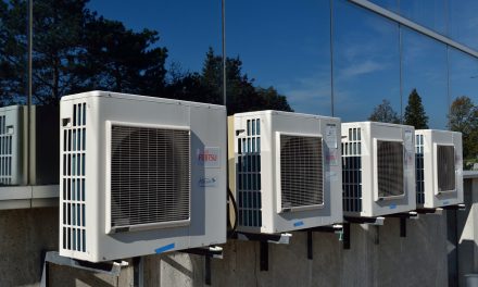 Tips tegen een lelijke airco in de woonkamer